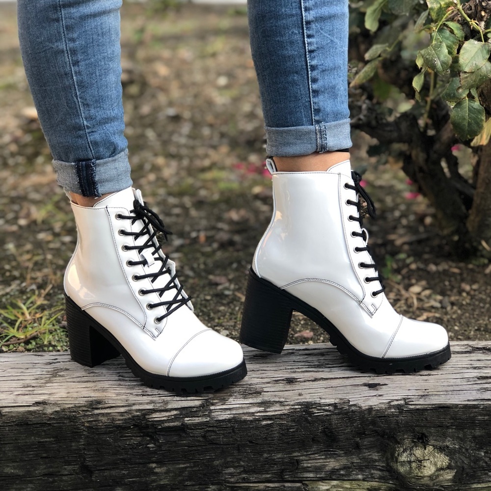 White patent ankle bootie - Picture 6 of 7